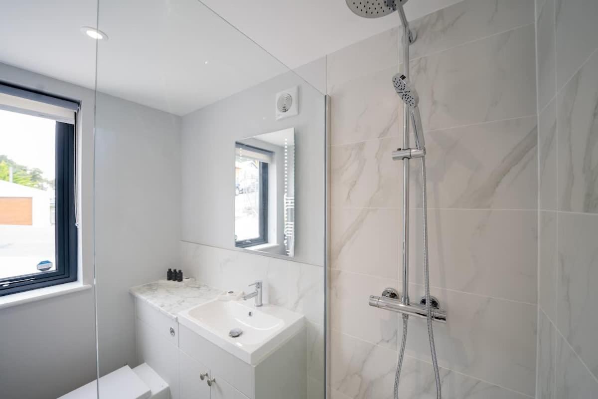 Rotherwood, Gurnard Seafront エクステリア 写真